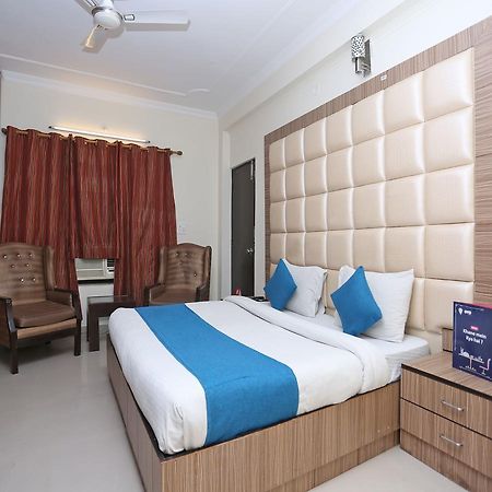 Oyo 10425 Queens Pearl Inn Дехрадун Екстериор снимка