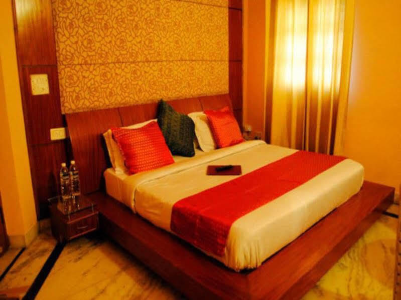 Oyo 10425 Queens Pearl Inn Дехрадун Екстериор снимка