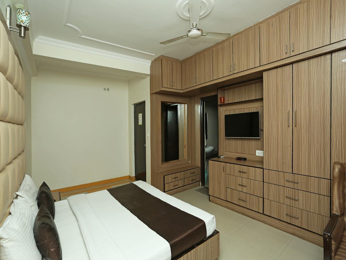 Oyo 10425 Queens Pearl Inn Дехрадун Екстериор снимка